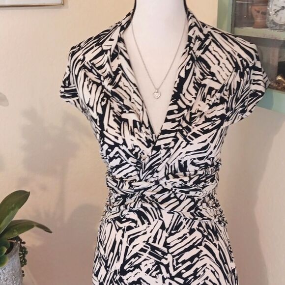 BCBG Black and Cream Abstract Design Dress. Soft Girl. Cateer. - Picture 2 of 16